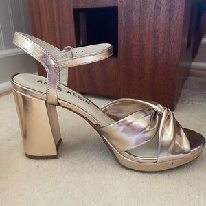 Anne Klein Platform gold shoes 4 inch heel Womens 7